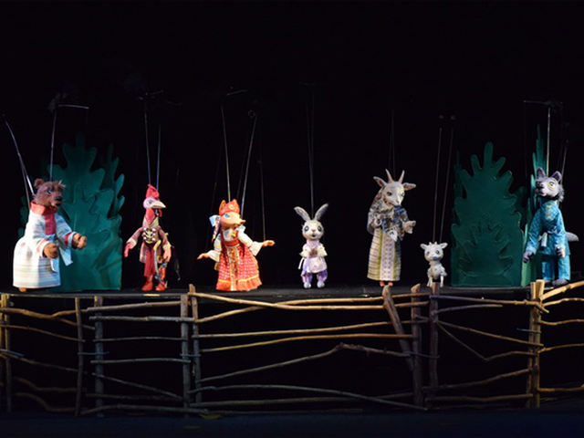 Две избушки и Морозко